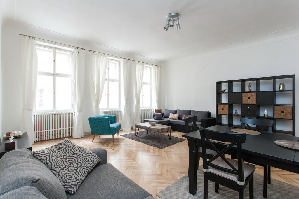 Royal View Apartments Прага Экстерьер фото